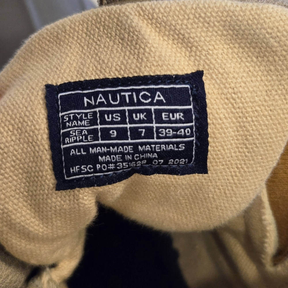 Women's Nautica Duck Boots, size 9. - Picture 7 of 7
